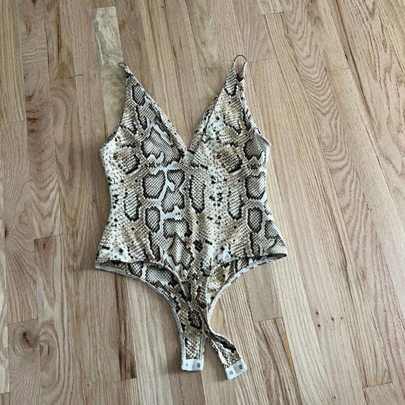 ASTR the label snake print deep v bodysuit‎ sexy onepiece small strappy glam - Picture 6 of 8